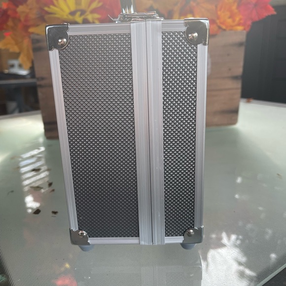 Small Gunmetal Grey Traincase. - Picture 6 of 9